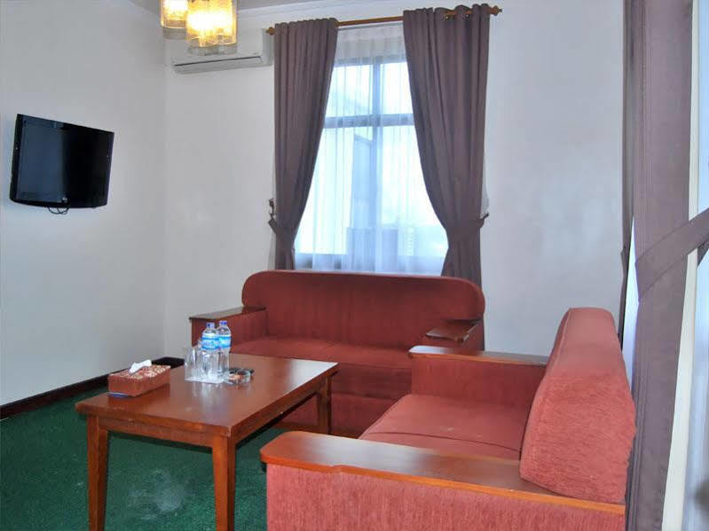 Hotel Bumi Asih Padangsidimpuan Batubelubang Buitenkant foto